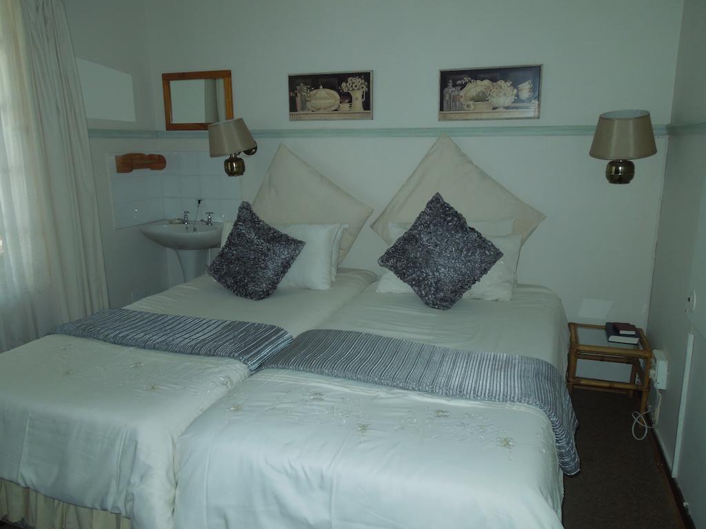 Lilac Lodge-Purple House Winterton Room photo